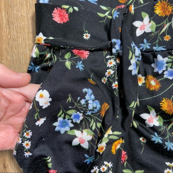 Soho Apparel Floral Stretch Belted Ankle Pants Size M - Picture 8 of 15